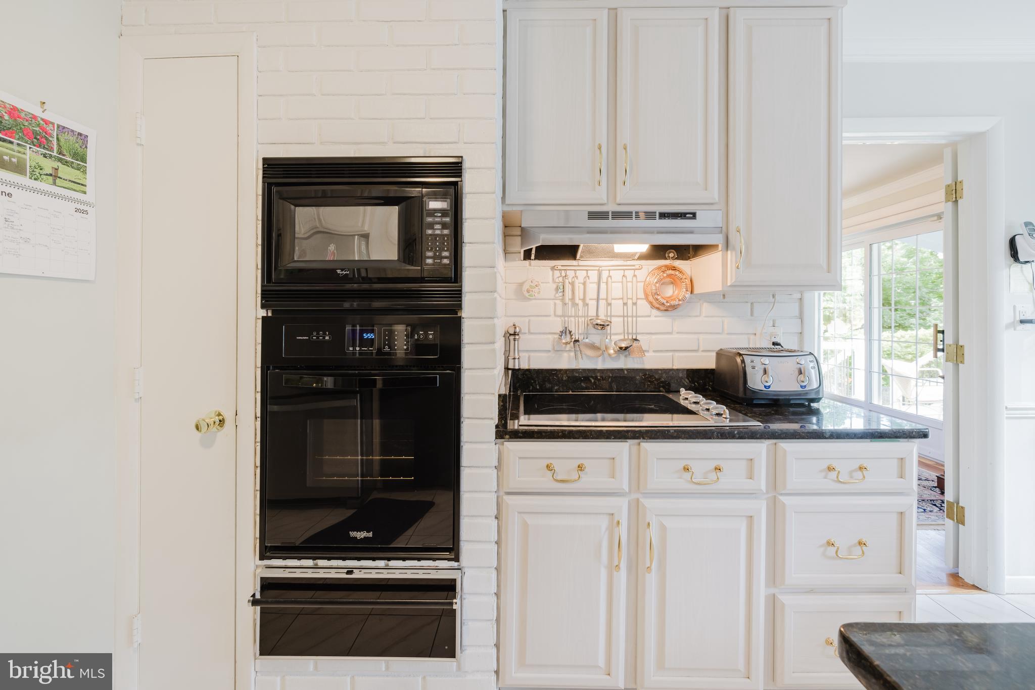 8300 Thornton Road Baltimore, MD 21204 - Photo 4 of 41 Sleek kitchen with modern appliances