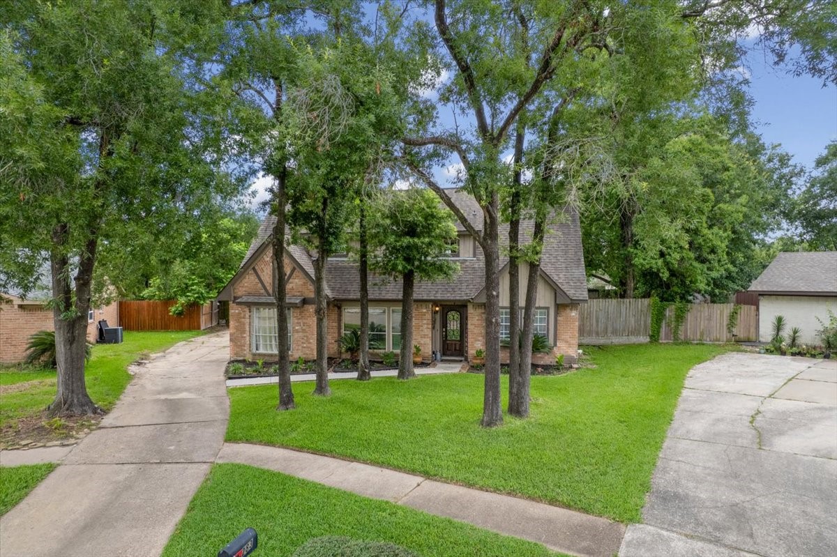 283 Shekel Lane Houston, TX 77015 - Photo 2 of 47