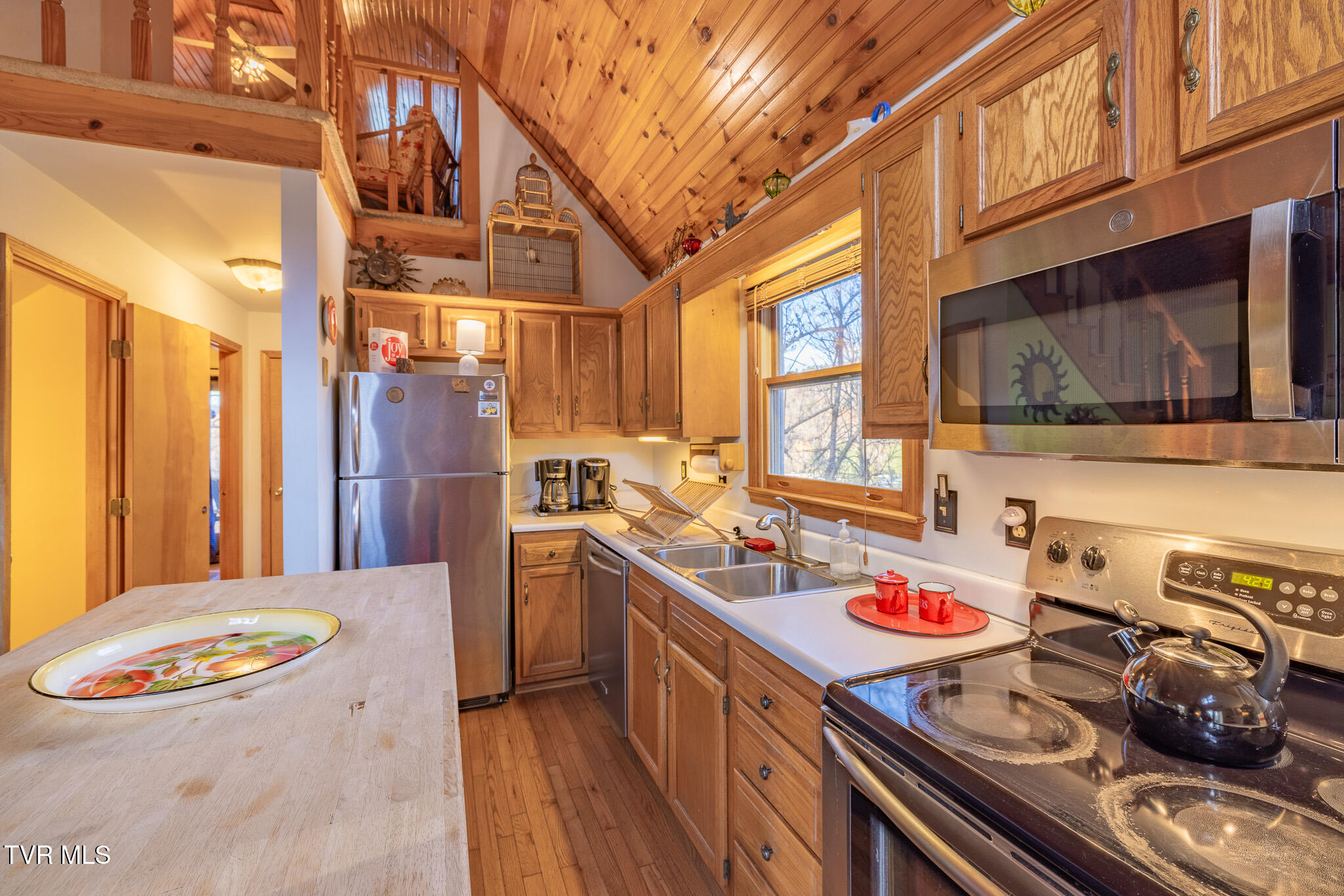 32209 Rambo Street Damascus, VA 24236 - Photo 4 of 24 1R9A0972-HDR