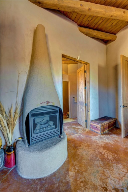 17445 South La Cienega Ranch Road Yucca, AZ 86438 - Photo 20 of 52 a view of living room