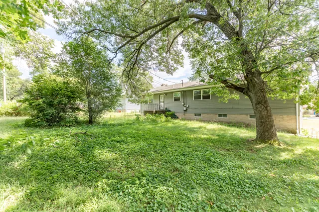 a view of a house with a yard