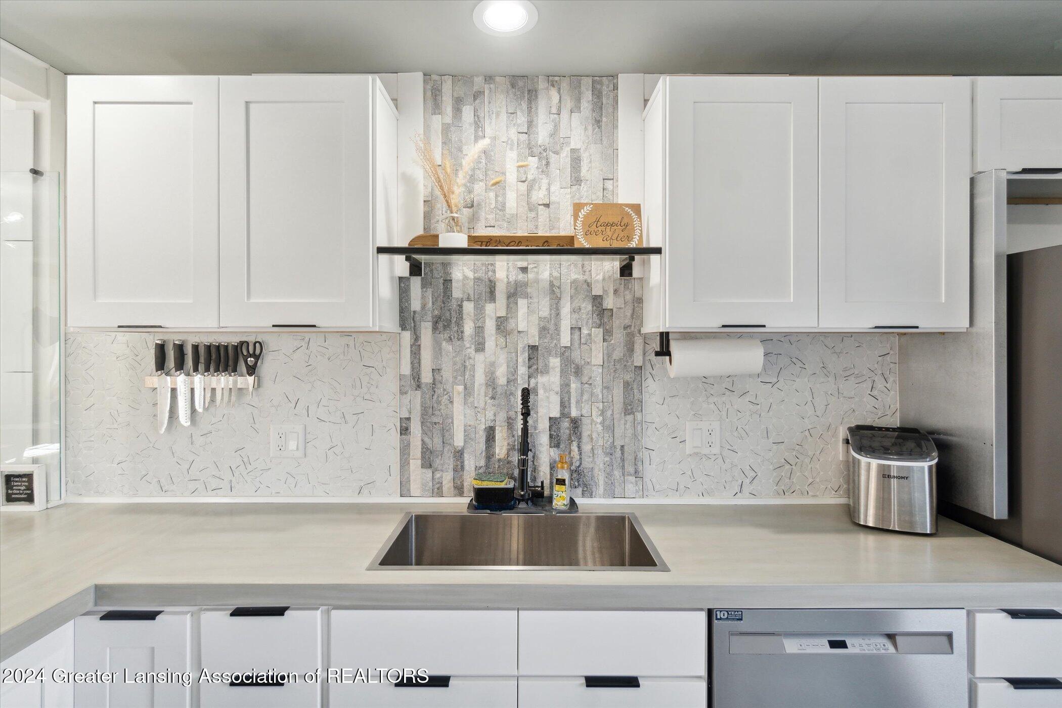 6969 East State Road Bath, MI 48808 - Photo 15 of 43 15-6969-E-State-RD-East-Lansing-MI-48823