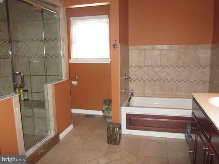 1083 Plowshare Road Blue Bell, PA 19422 - Photo 12 of 22 Master Bathroom