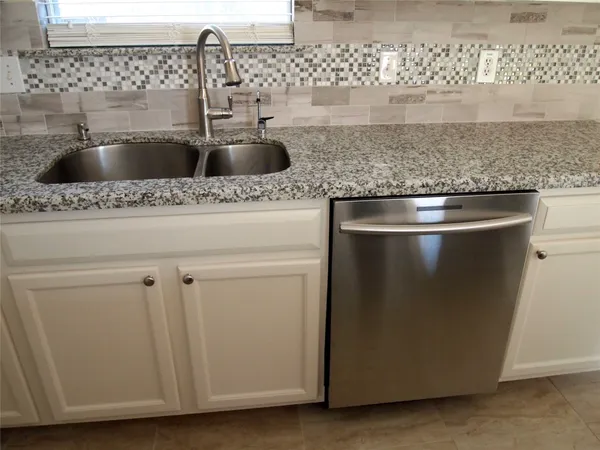 a close view of sink and tap