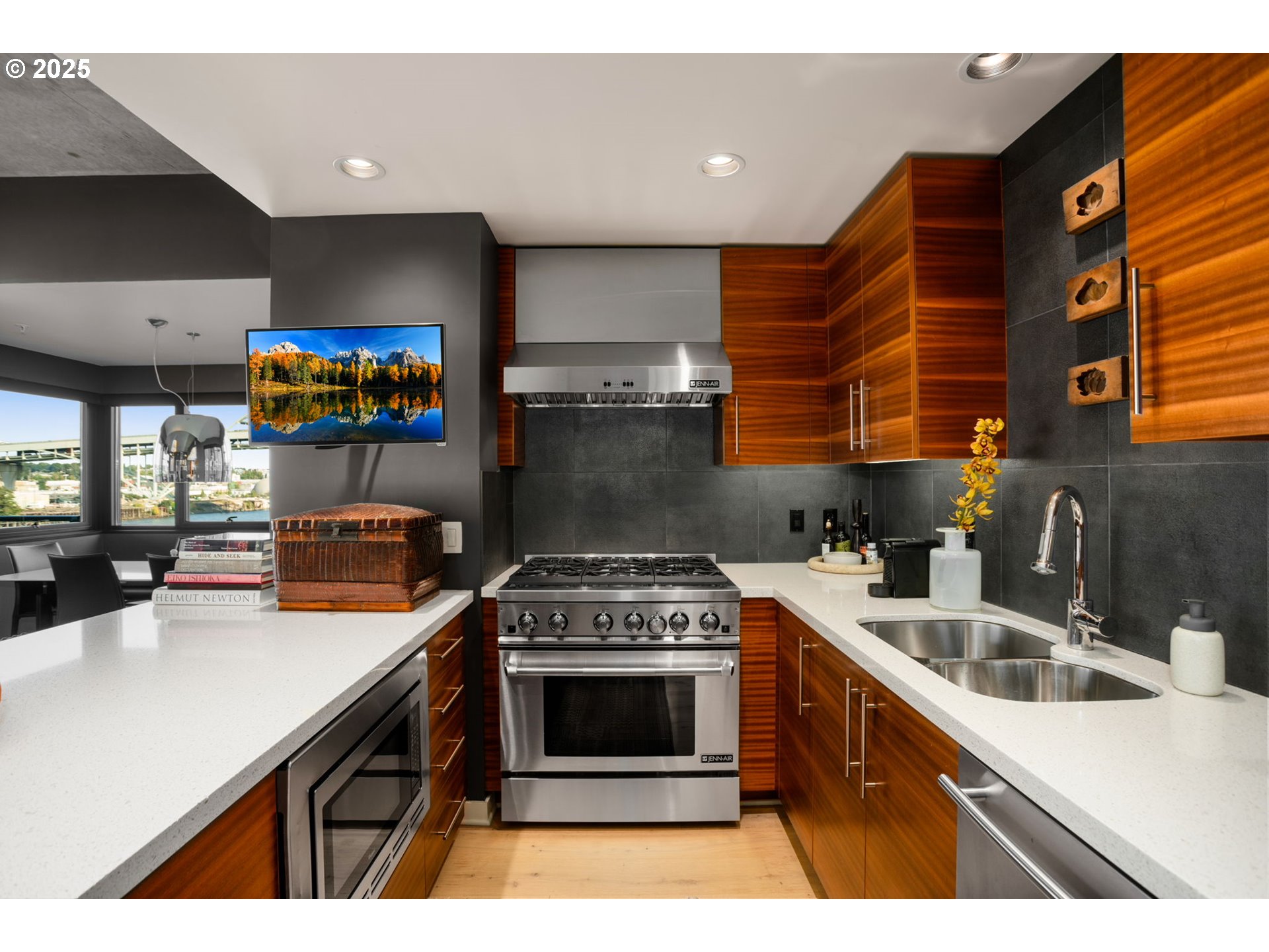 1830 Northwest Riverscape Street, Unit 610 Portland, OR 97209 - Photo 13 of 33 Gallery Image 13