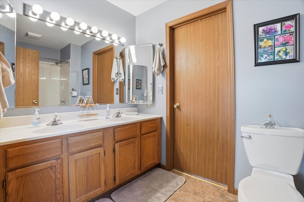 3413 Harbor Ridge Drive Zion, IL 60099 - Photo 21 of 37 a bathroom with a double vanity sink and a mirror