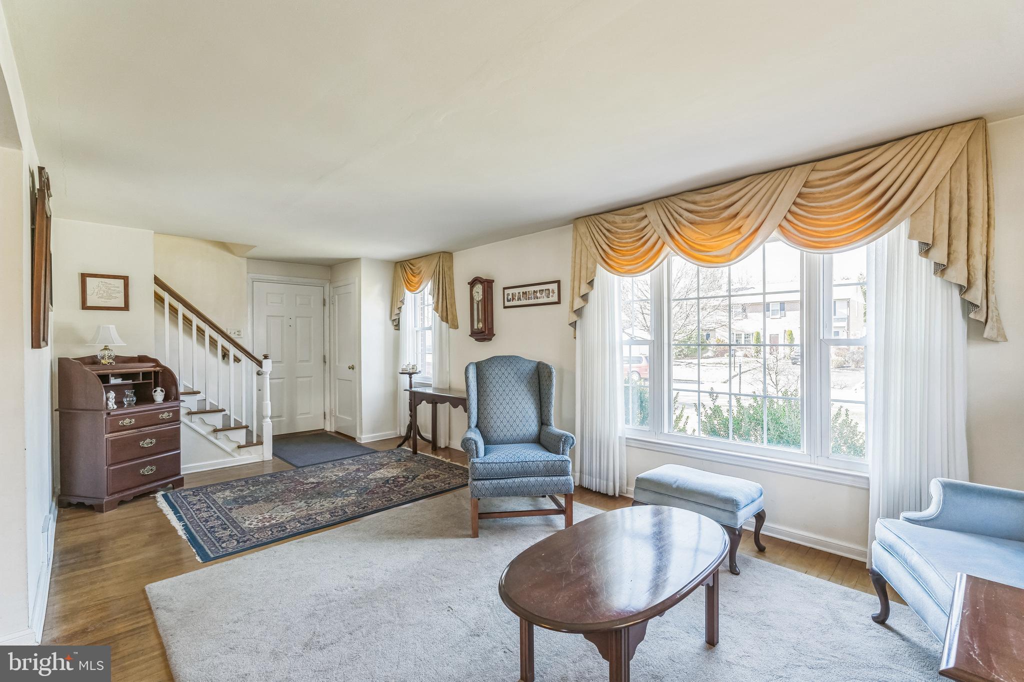 502 Willow Road Oreland, PA 19075 - Photo 3 of 37 Bright space with hardwood floors