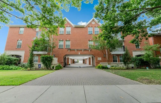 front view of house with a yard