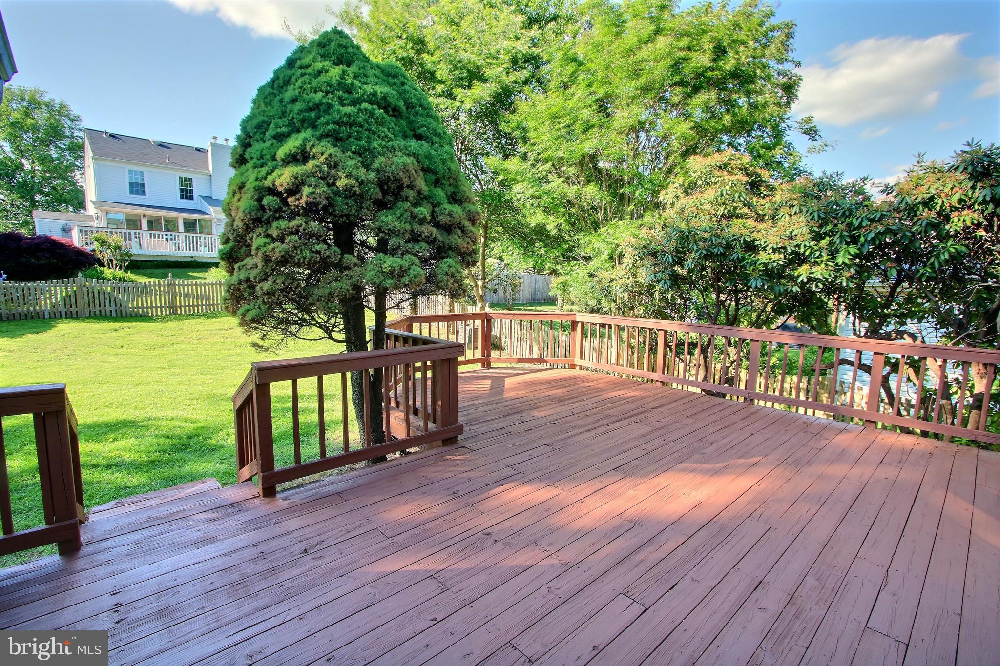 813 Pointer Ridge Drive Gaithersburg, MD 20878 - Photo 19 of 43 a park view with a seating space