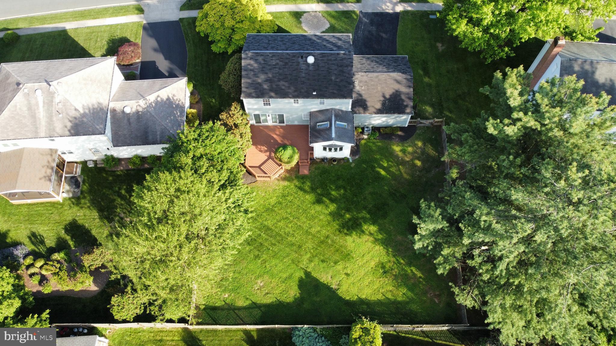 813 Pointer Ridge Drive Gaithersburg, MD 20878 - Photo 4 of 43 a picture of a yard