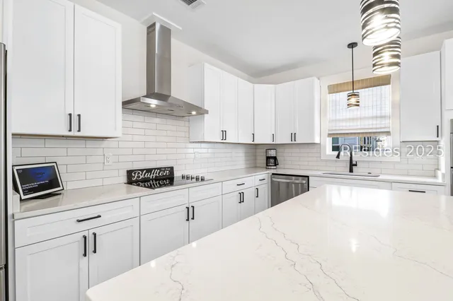 $899,000 | 34 Blue Trail Court, Bluffton, SC 29910