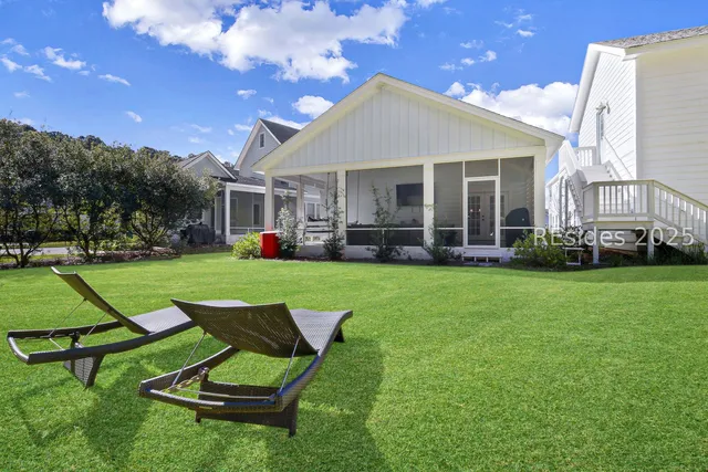 $899,000 | 34 Blue Trail Court, Bluffton, SC 29910