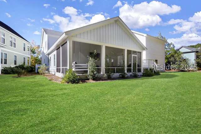 $899,000 | 34 Blue Trail Court, Bluffton, SC 29910