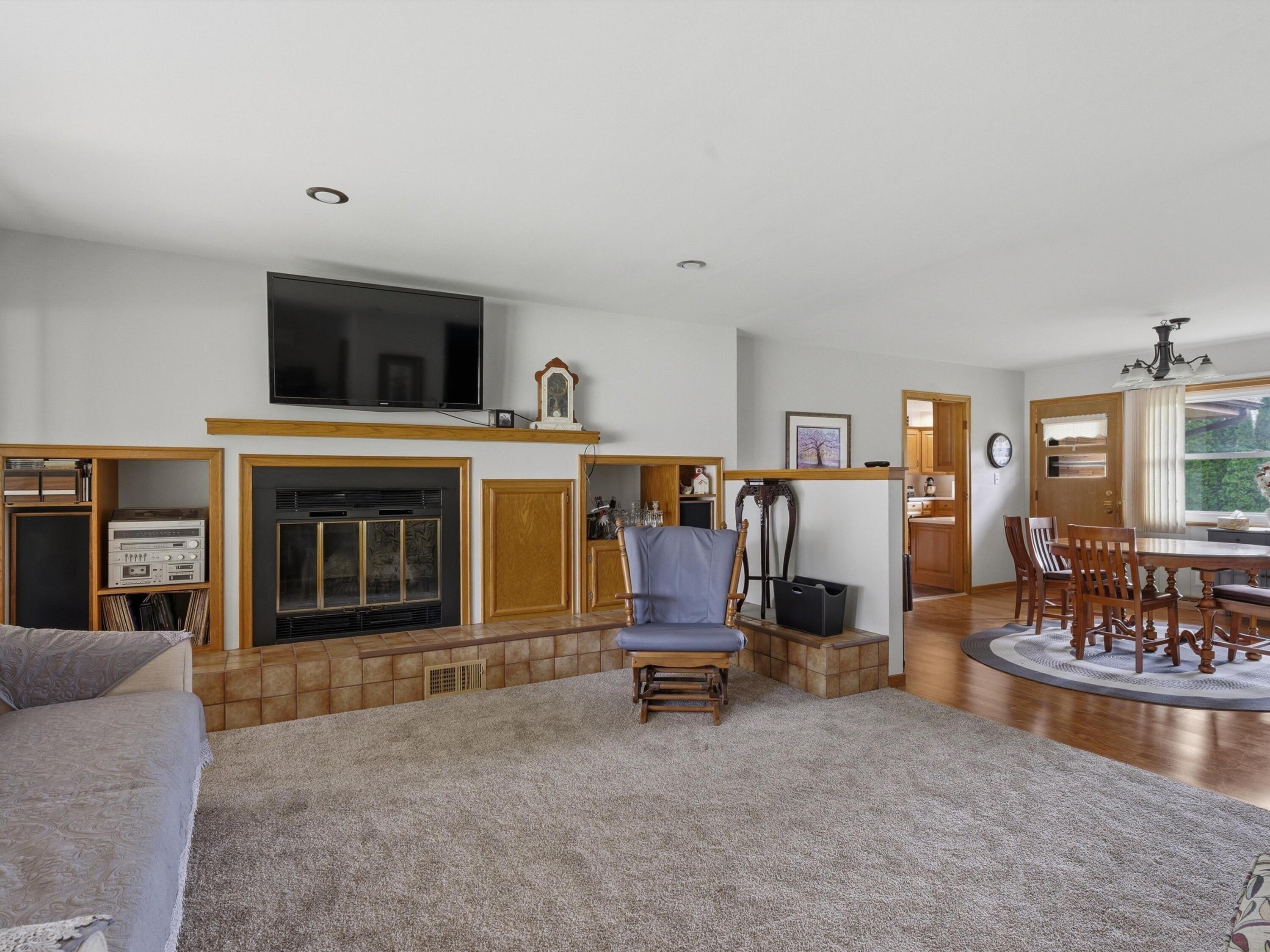 2211 Markham Street Manitowoc, WI 54220 - Photo 4 of 29 10-010_3079661_02311