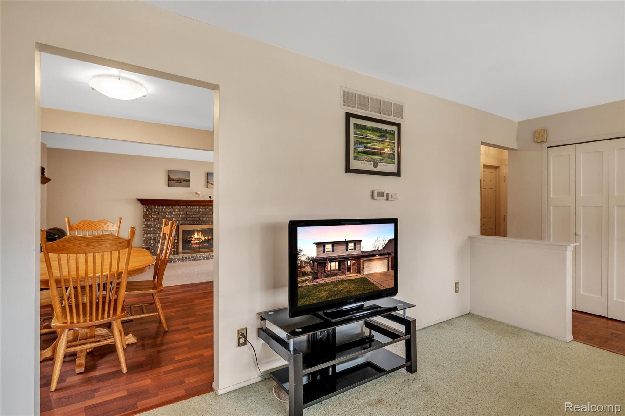 42462 Hanford Road Canton, MI 48187 - Photo 9 of 35 10-42462-Hanford-Rd-WindowStill-Real-Estate-Photography-10.jpg