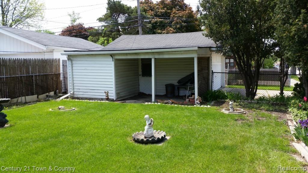 23171 Saxony Avenue Eastpointe, MI 48021 - Photo 6 of 6 20140520_135259.jpg