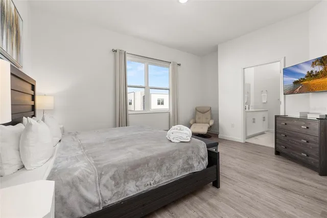 a en suite bathroom with a double vanity sink and a mirror