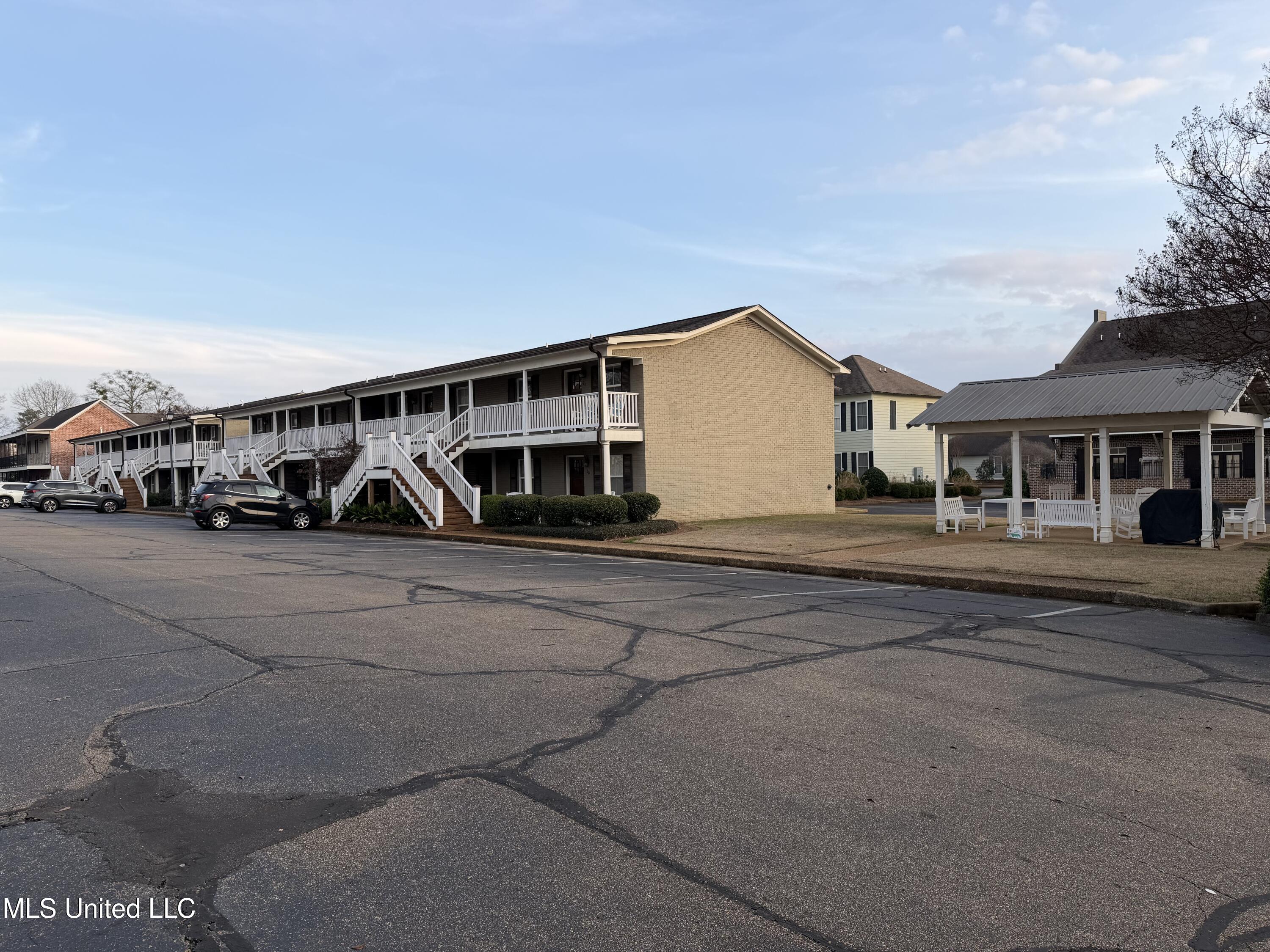 613 South Montgomery Street, Unit 24 Starkville, MS 39759 - Photo 3 of 14 IMG_0184