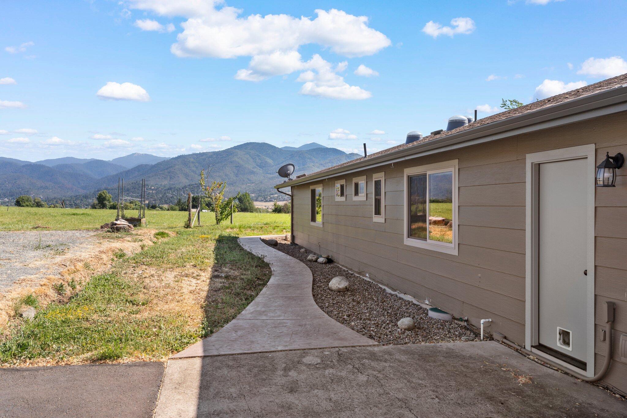 630 East Valley View Road Ashland, OR 97520 - Photo 41 of 57 26-web-or-mls-WCIL0363