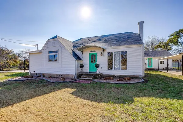 $357,000 | 619 West Live Oak Street, Jacksboro, TX 76458