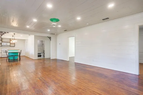 $357,000 | 619 West Live Oak Street, Jacksboro, TX 76458
