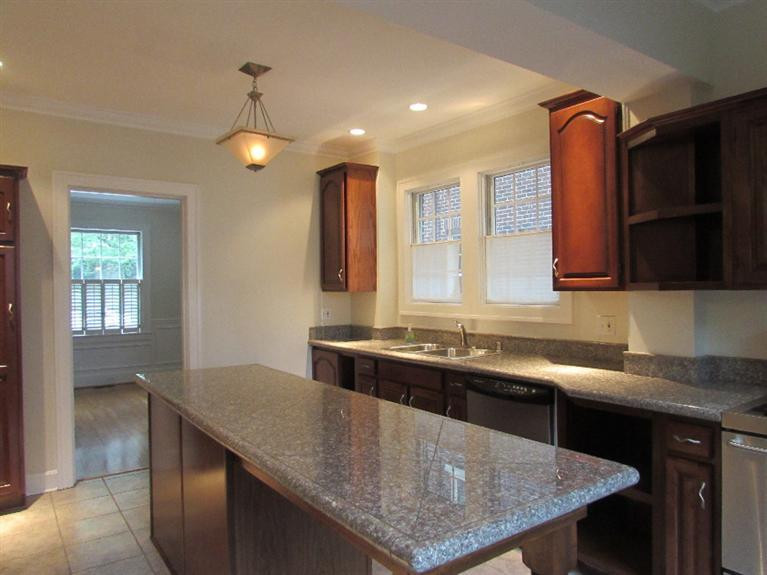 215 Catalpa Road Lexington, KY 40502 - Photo 16 of 53 Photo 16