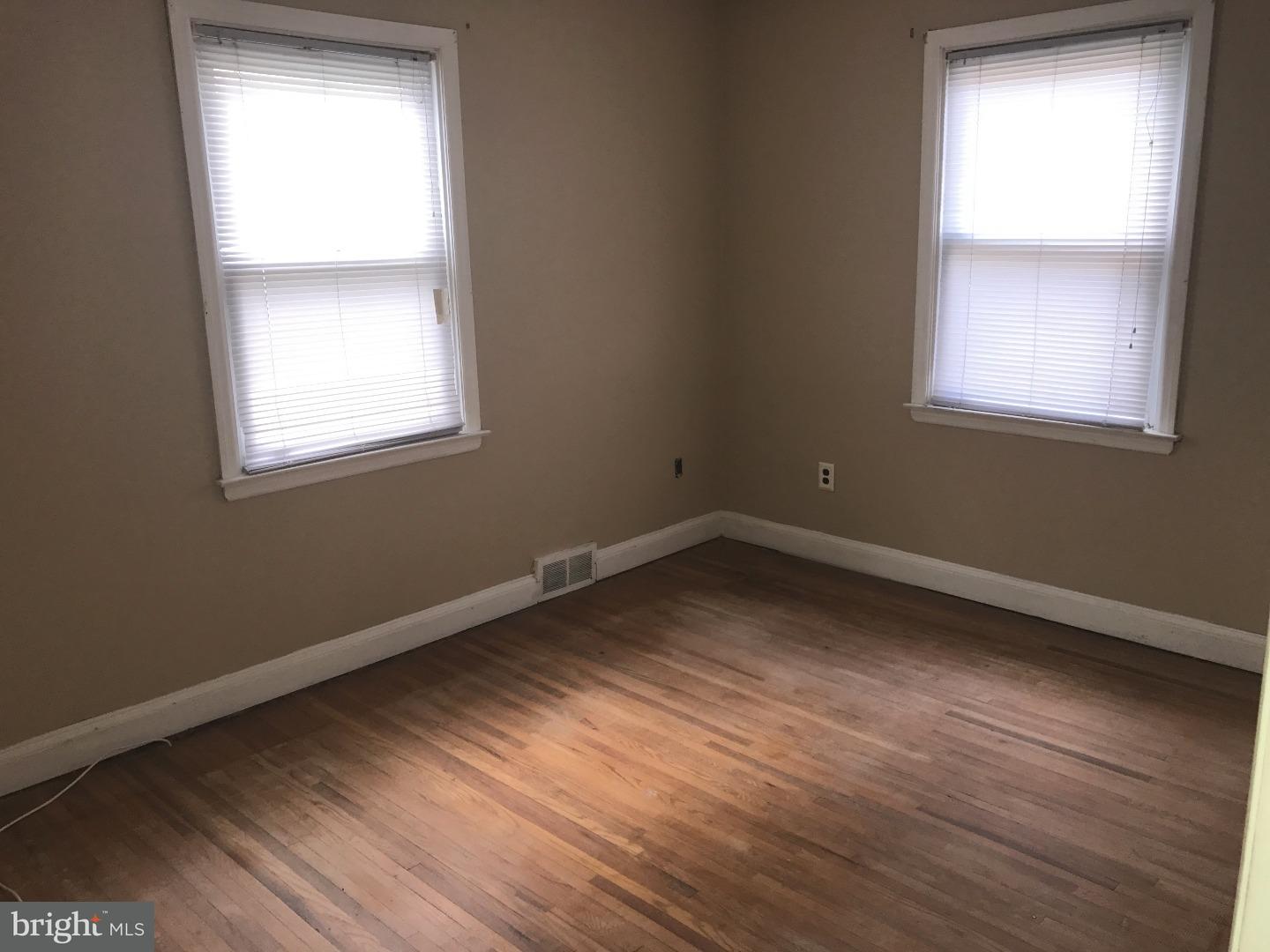 919 Village Road Folsom, PA 19033 - Photo 6 of 9 Gallery Image 6