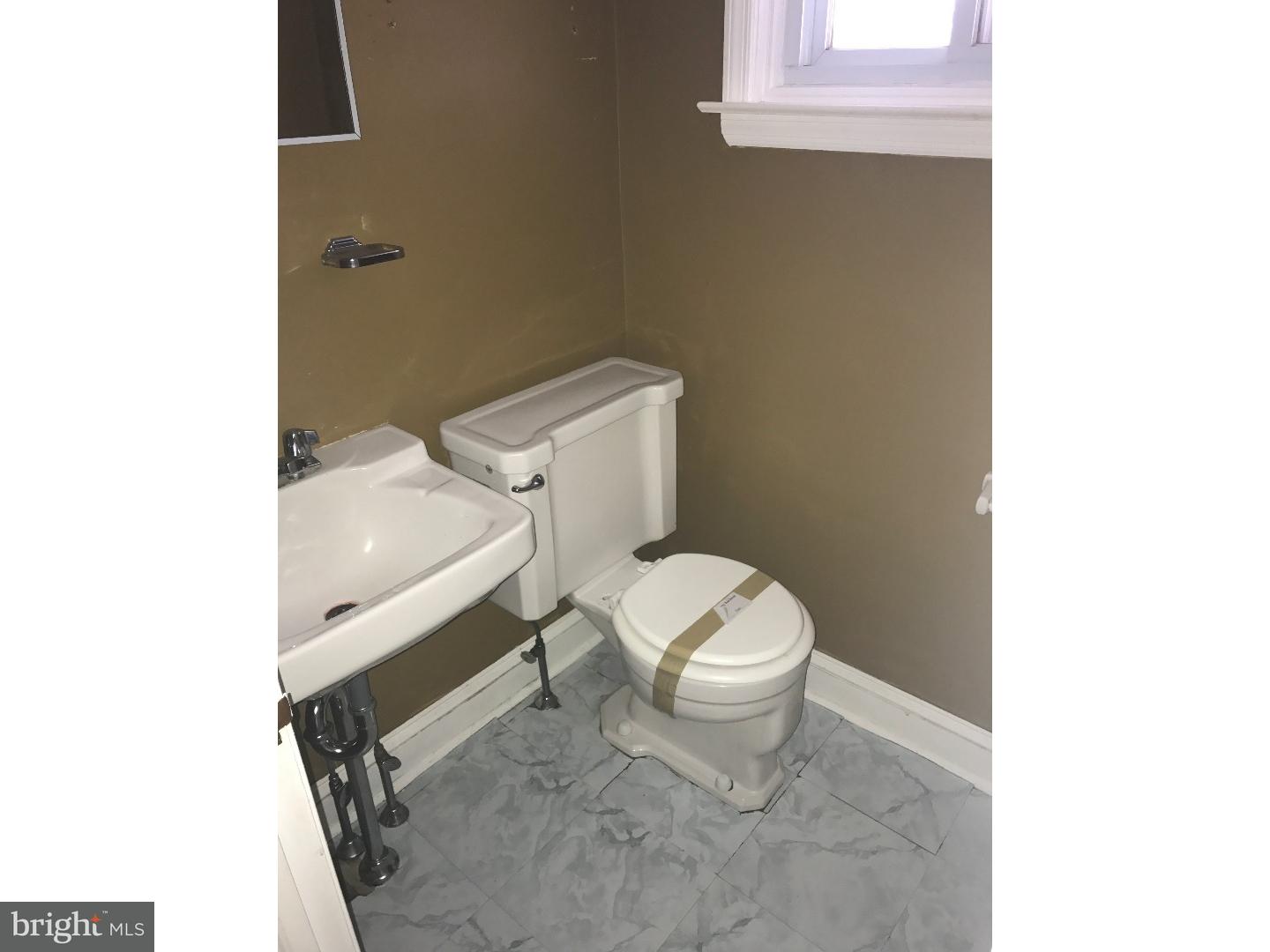 919 Village Road Folsom, PA 19033 - Photo 8 of 9 Gallery Image 8