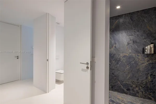 $17,500,000 | North Cathedral City