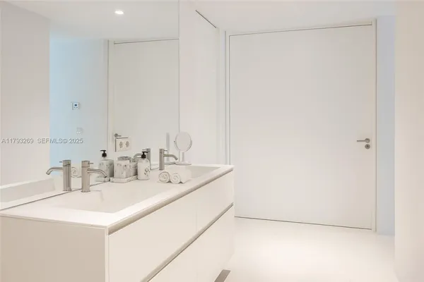 $17,500,000 | North Cathedral City