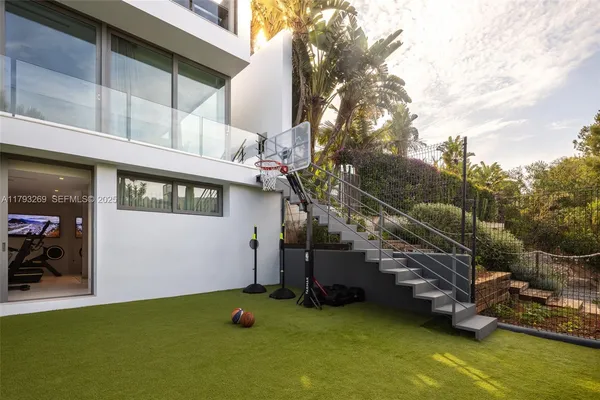 $17,500,000 | North Cathedral City