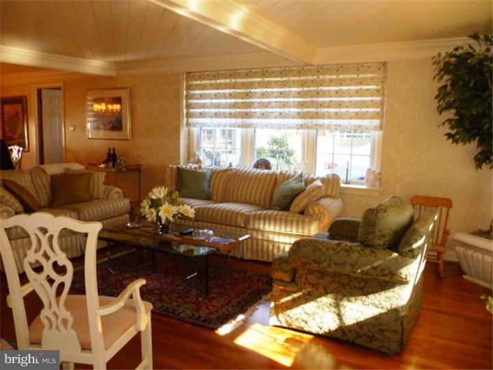 532 Chews Landing Road Haddonfield, NJ 08033 - Photo 6 of 25 Living Room