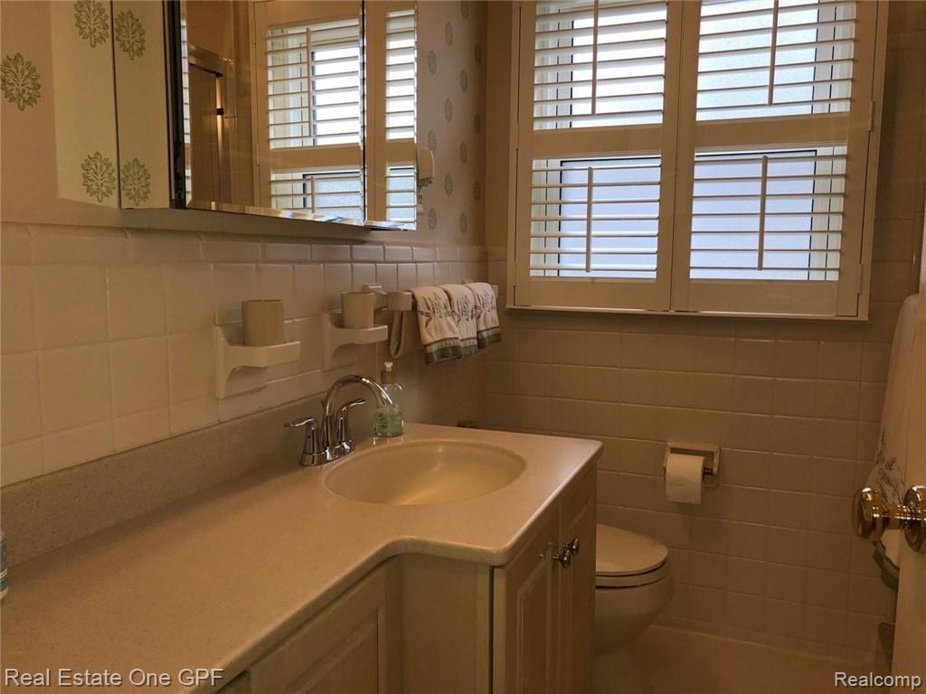 225 Ridgemont Road Grosse Pointe Farms, MI 48236 - Photo 11 of 17