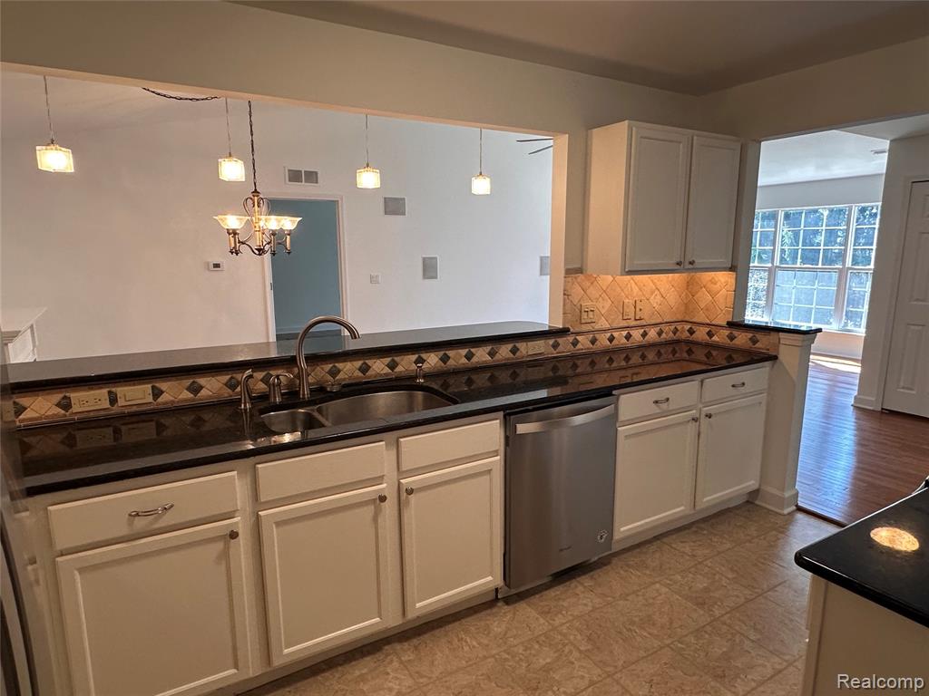 1772 Flagstone Circle Rochester, MI 48307 - Photo 16 of 36
