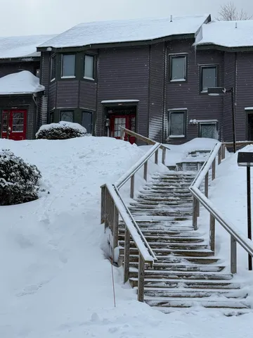 $429,000 | 334 Slopeside Road, Unit 4002, Jay, VT 05859