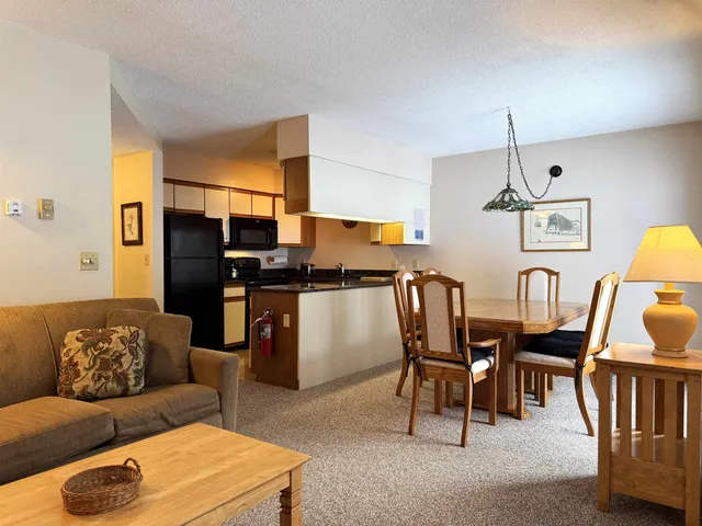 $429,000 | 334 Slopeside Road, Unit 4002, Jay, VT 05859