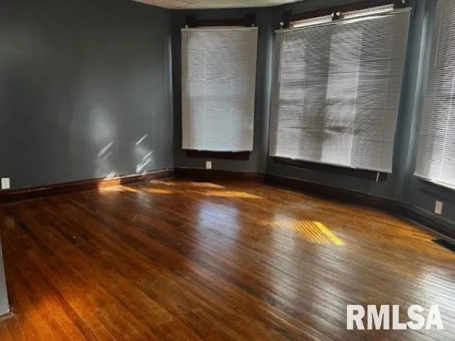 $65,000 | 11 North Commercial Street, Winchester, IL 62694