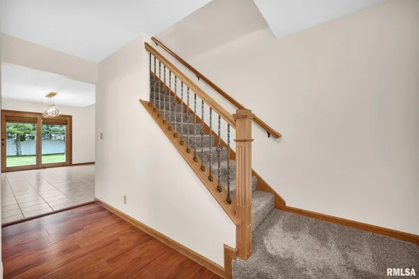 $475,000 | 138 Knollcrest Avenue, Morton, IL 61550