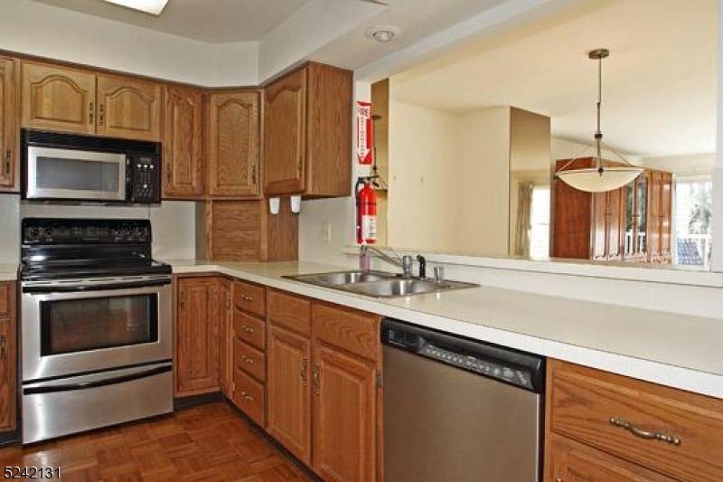 76 South Edgewood Road Bedminster, NJ 07921 - Photo 3 of 6