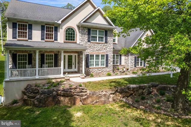 $639,000 | 304 Iron Valley Drive, Lebanon, PA 17042