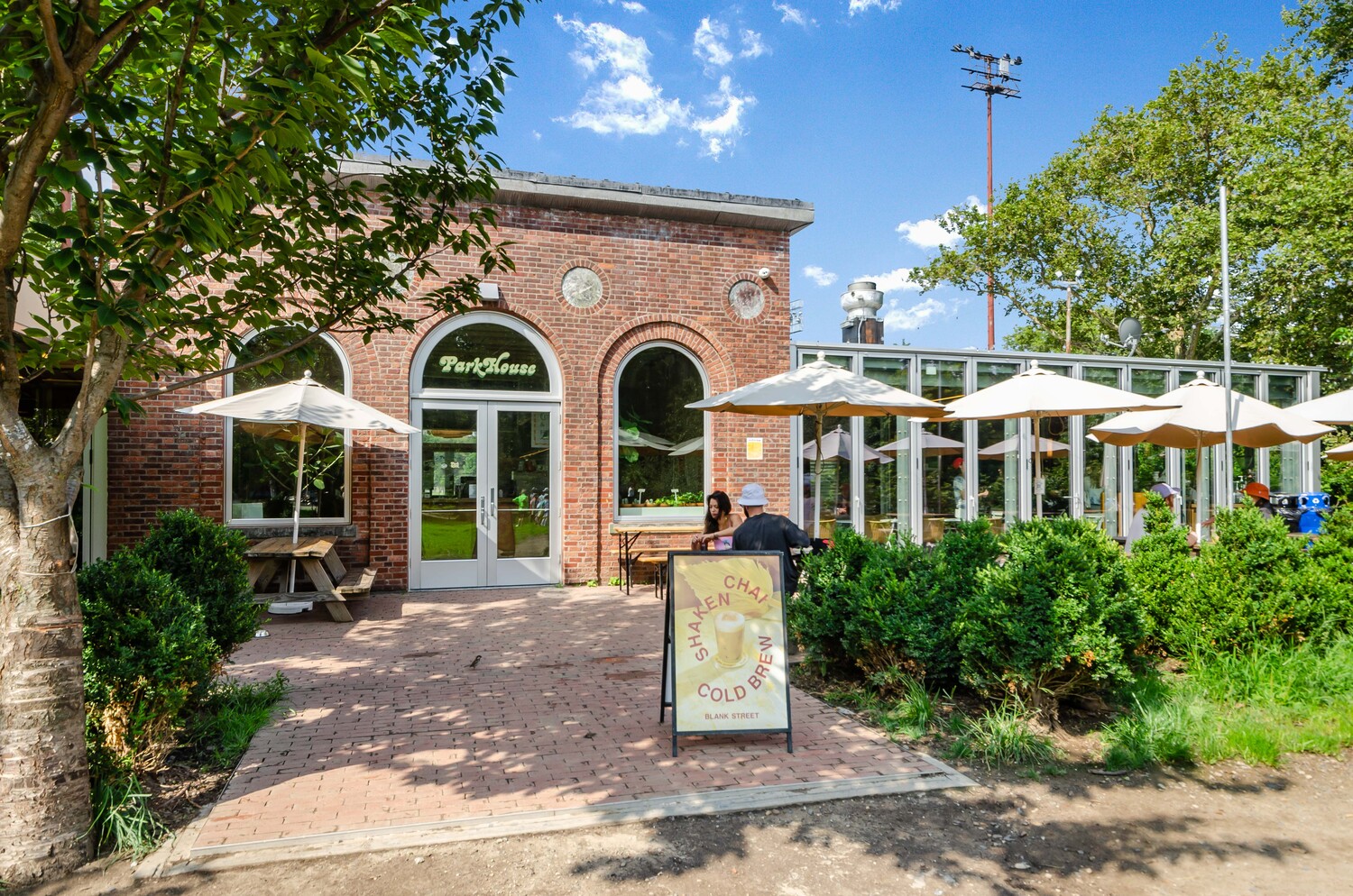 63 Conselyea Street, Unit A4 Brooklyn, NY 11211 - Photo 14 of 18 a front view of a house with a garden