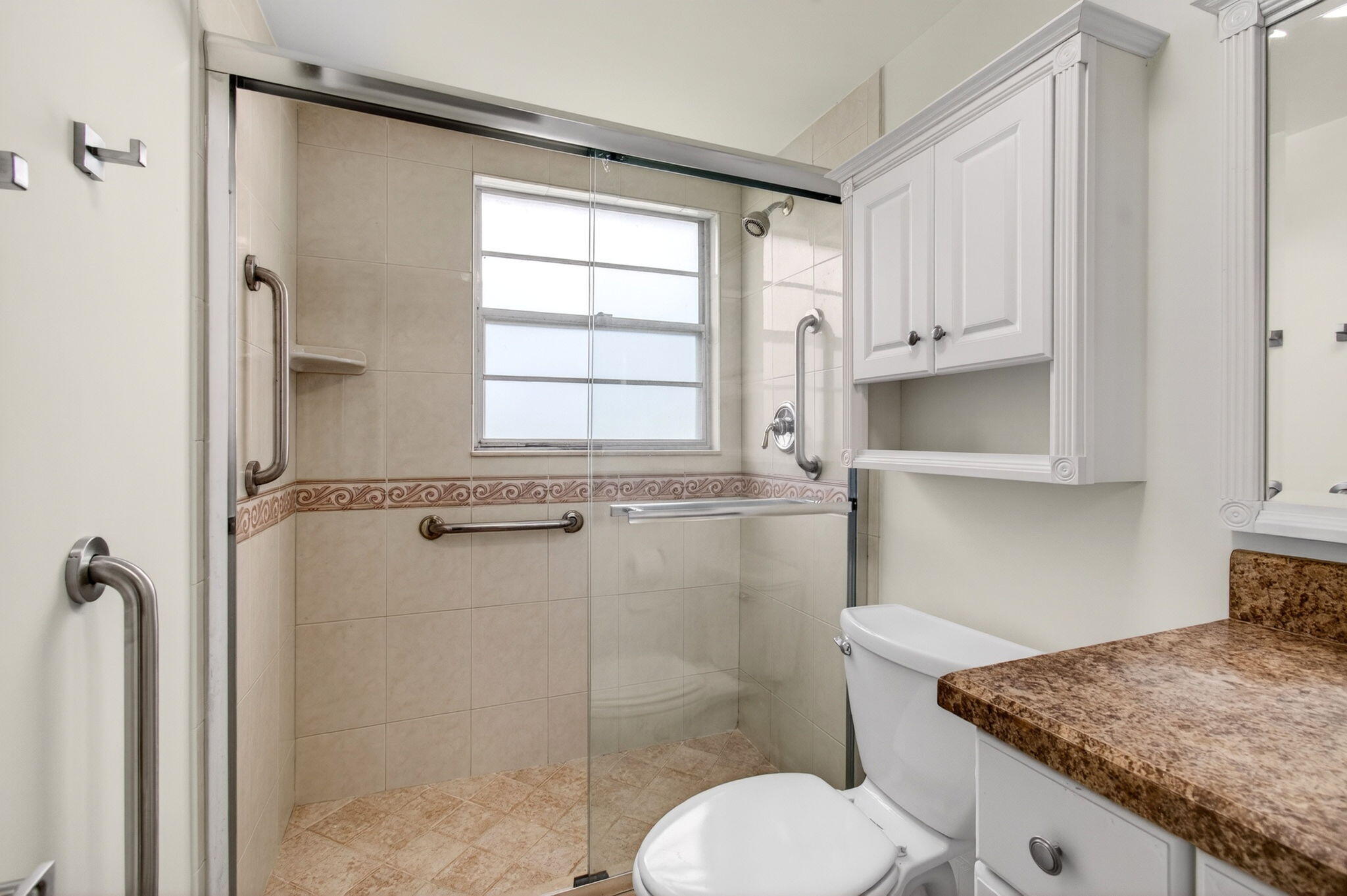 374 Brighton I, Unit 374 Boca Raton, FL 33434 - Photo 27 of 83 Primary Bathroom