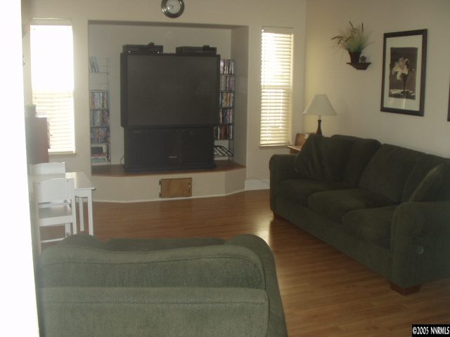 2901 Ariel Drive Reno, NV 89523 - Photo 4 of 8 Photo 4