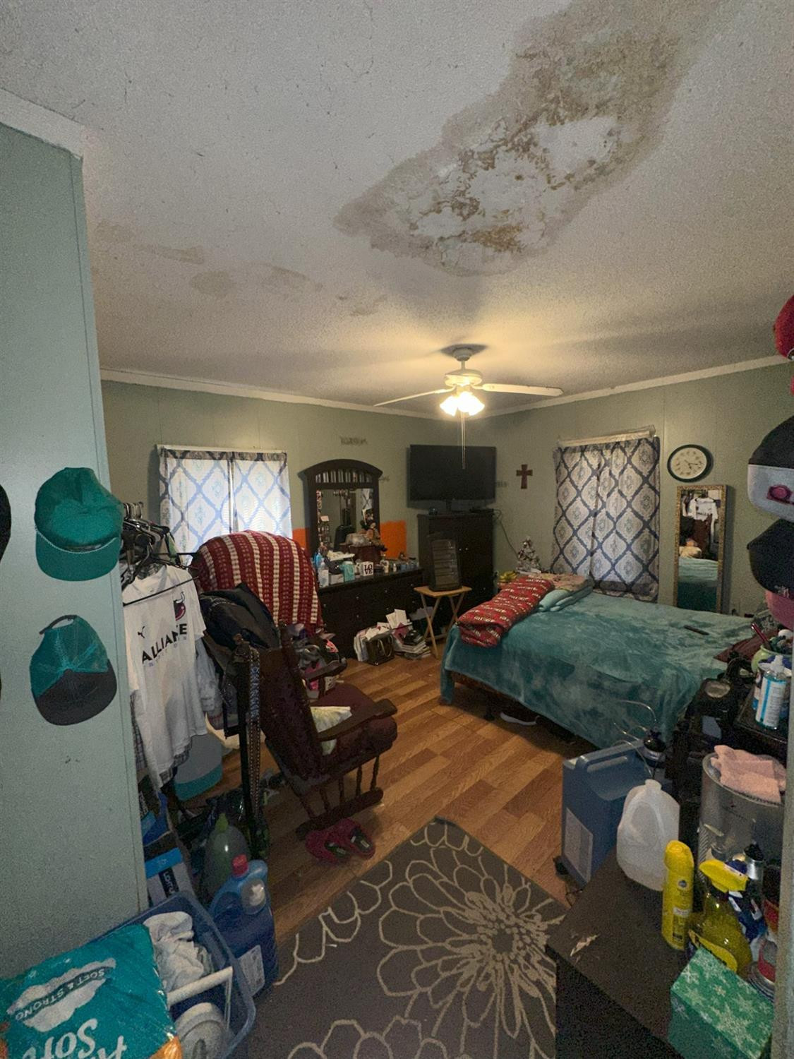 115 Yonkers Street Plainview, TX 79072 - Photo 14 of 20 a room with furniture and gym equipment