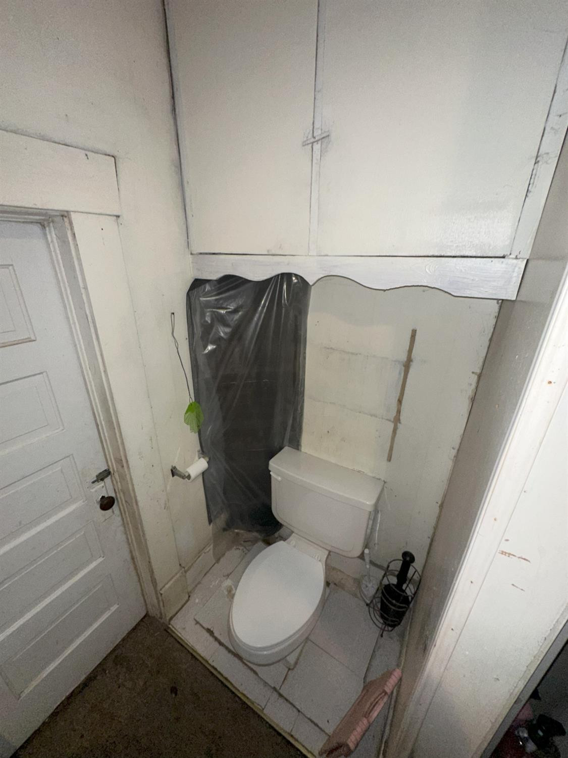 115 Yonkers Street Plainview, TX 79072 - Photo 19 of 20 a bathroom with a toilet and a shower