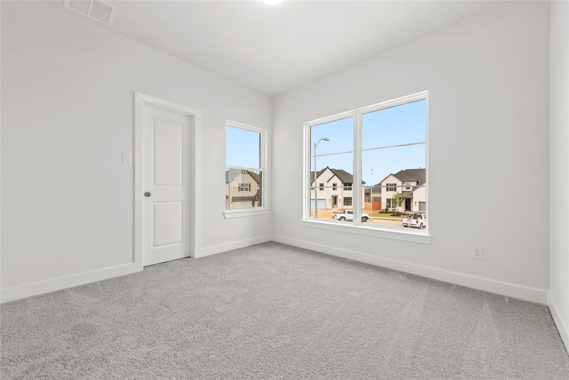 5615 Sandcastle Rdg Drive Katy, TX 77493 - Photo 19 of 27 an empty room with furniture and painting on the wall