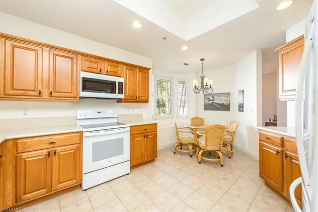 $425,000 | 4700 Yacht Harbor Drive, Unit 613, Naples, FL 34112