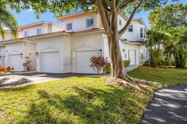 $425,000 | 4700 Yacht Harbor Drive, Unit 613, Naples, FL 34112