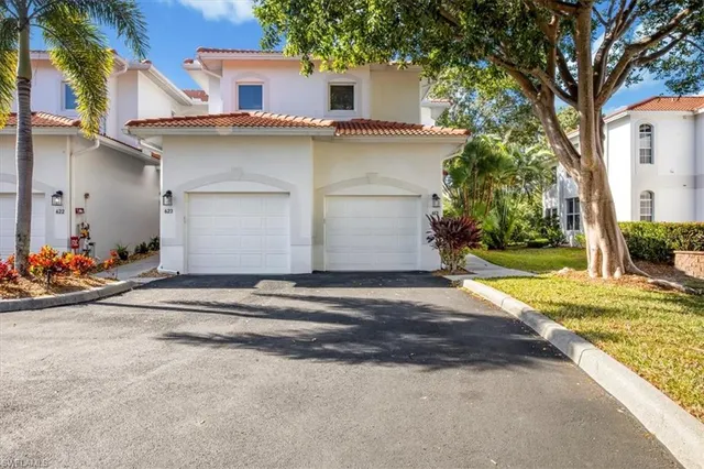 $425,000 | 4700 Yacht Harbor Drive, Unit 613, Naples, FL 34112
