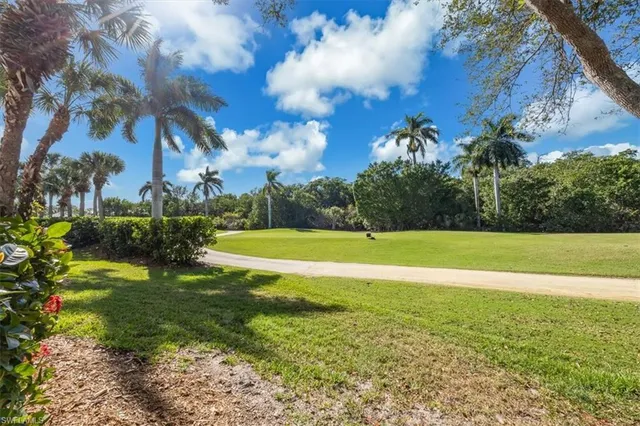 $425,000 | 4700 Yacht Harbor Drive, Unit 613, Naples, FL 34112